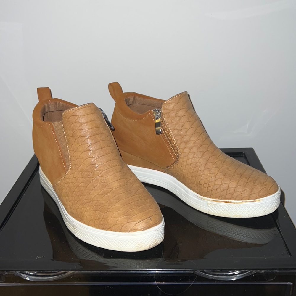 Wedged sneakers